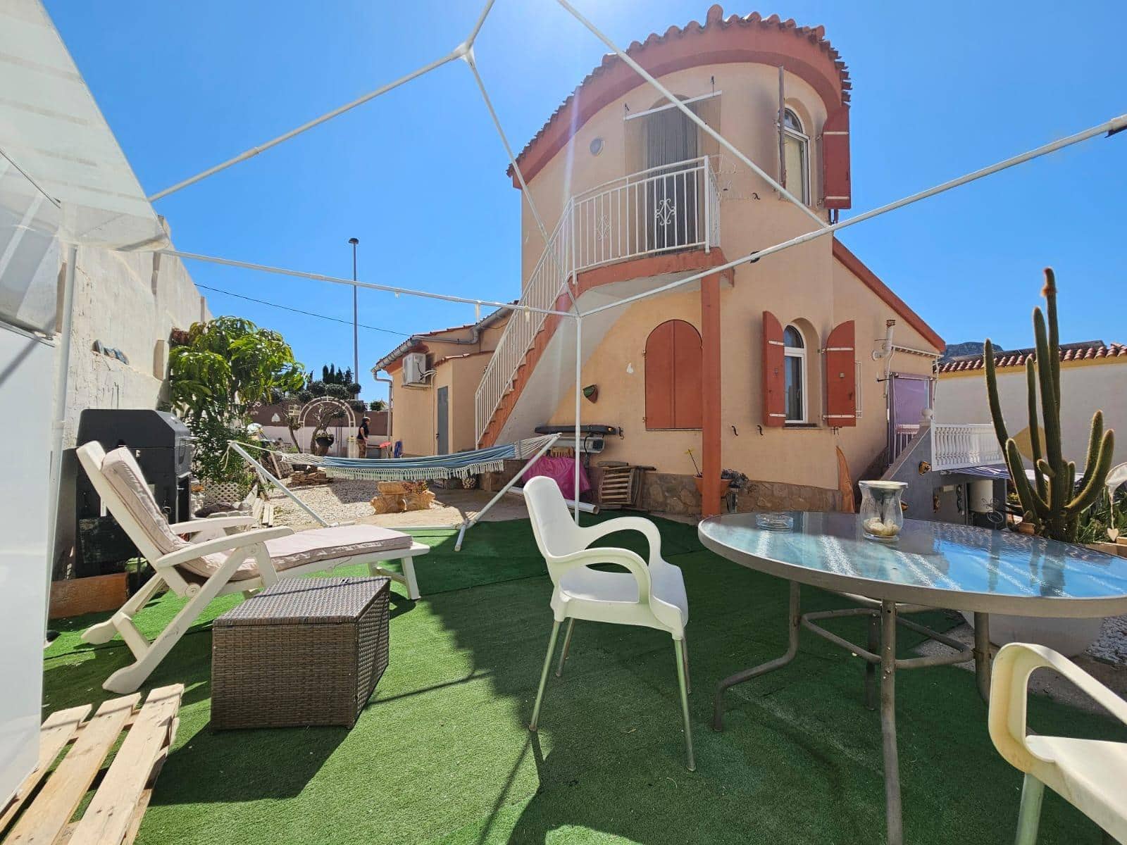 Chalet de 4 habitaciones en Calabardina en venta con garaje - 335.000 € (Ref: 9892849)