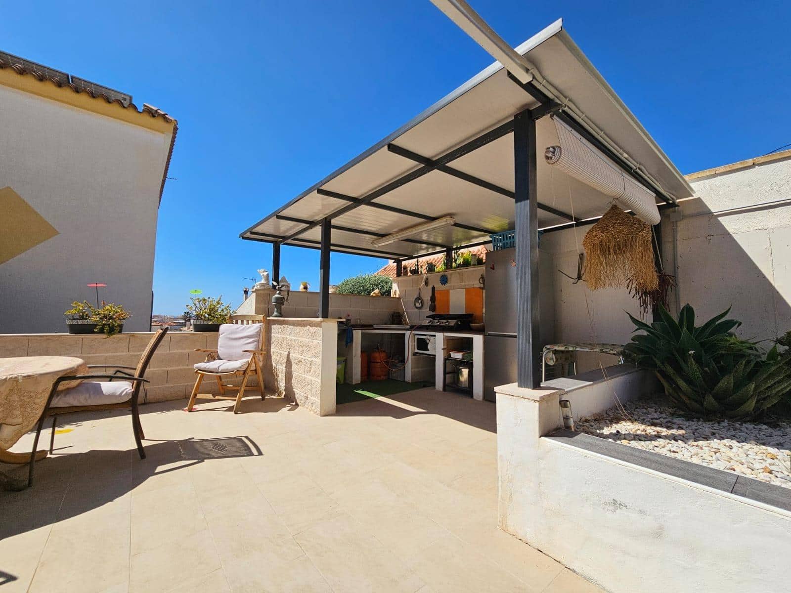 Chalet de 4 habitaciones en Calabardina en venta con garaje - 335.000 € (Ref: 9892849)