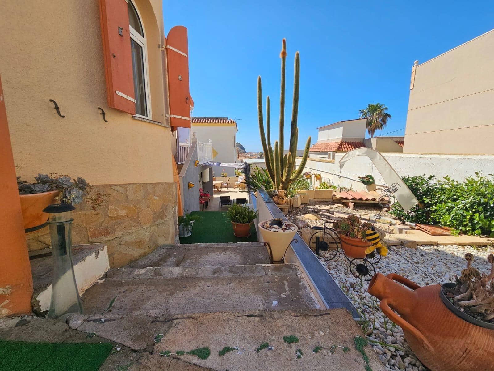 Chalet de 4 habitaciones en Calabardina en venta con garaje - 335.000 € (Ref: 9892849)
