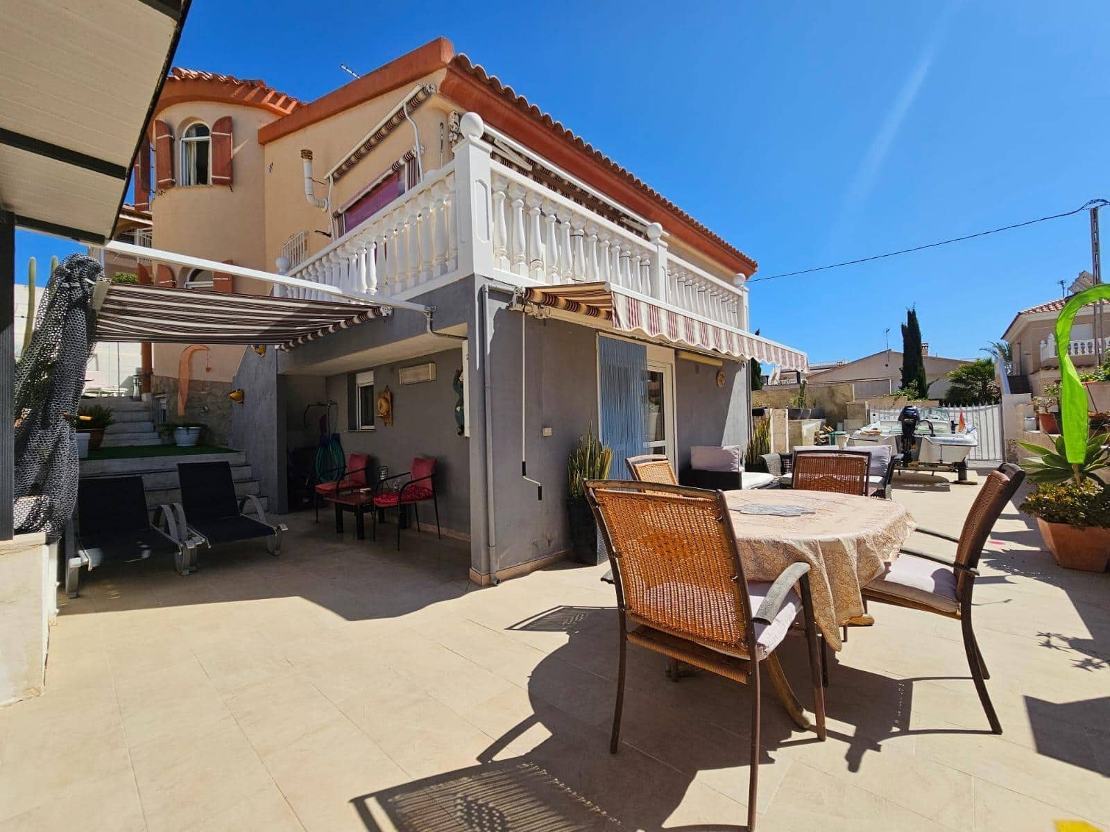 Chalet de 4 habitaciones en Calabardina en venta con garaje - 335.000 € (Ref: 9892849)