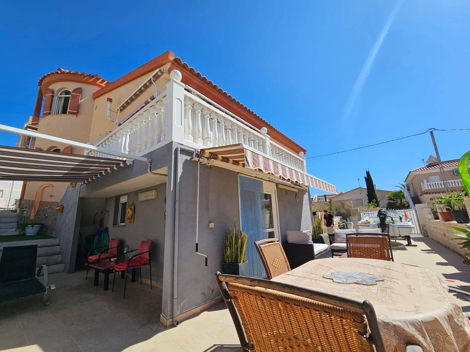 Chalet de 4 habitaciones en Calabardina en venta con garaje - 335.000 € (Ref: 9892849)
