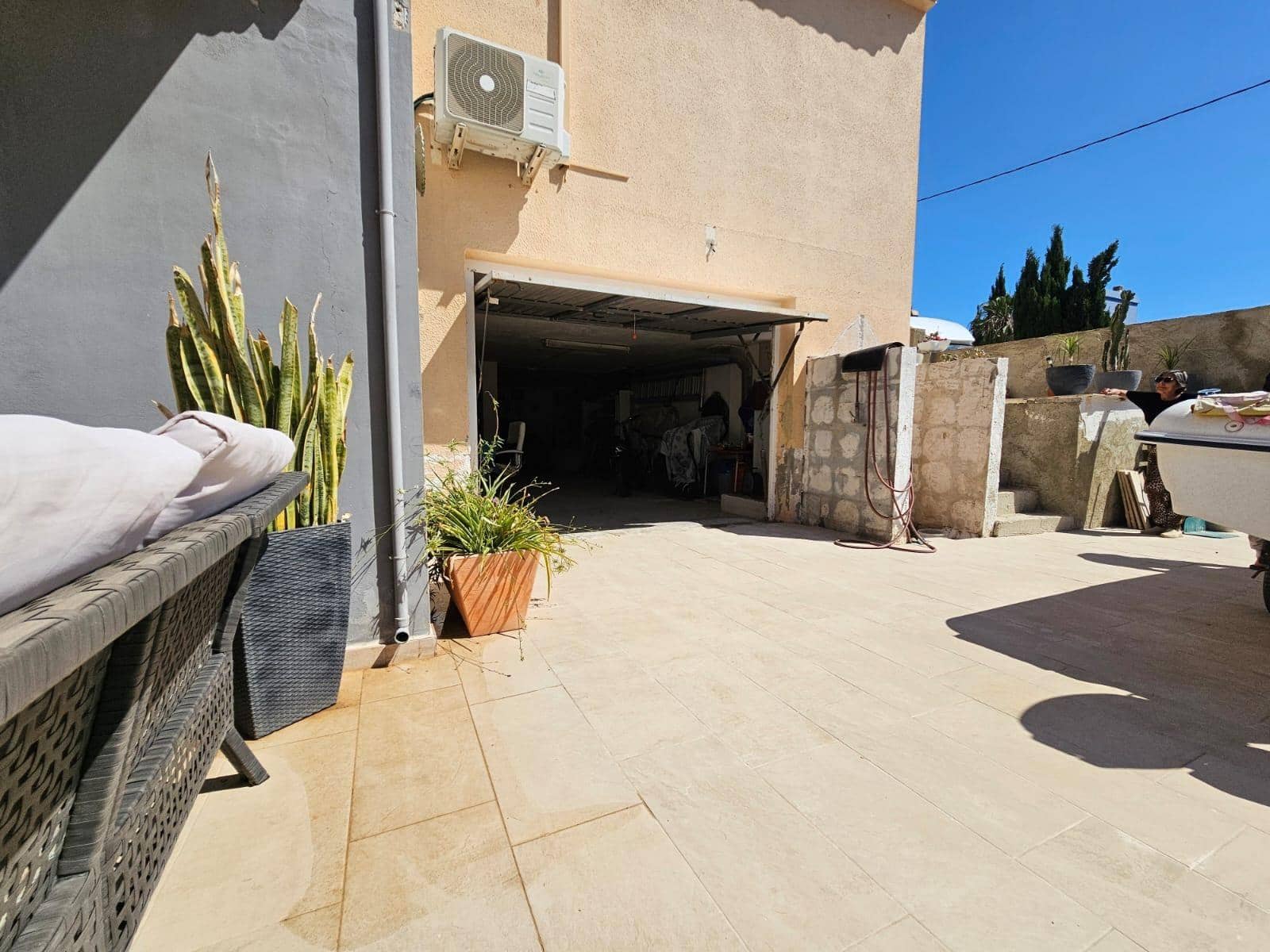 Chalet de 4 habitaciones en Calabardina en venta con garaje - 335.000 € (Ref: 9892849)