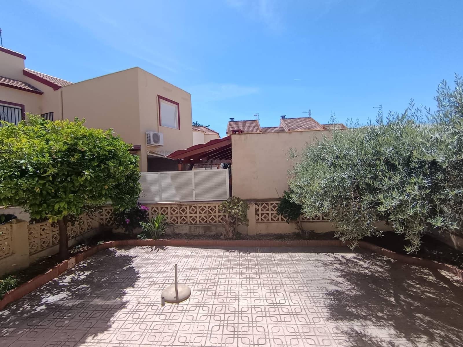 Chalet de 4 habitaciones en San Juan de los Terreros en venta con garaje - 280.000 € (Ref: 9892853)