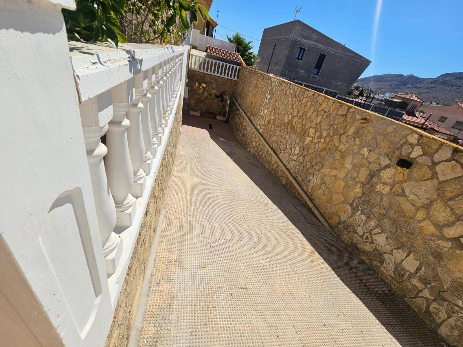 4 bedroom Villa for sale in Calabardina with pool garage - € 450,000 (Ref: 9892854)