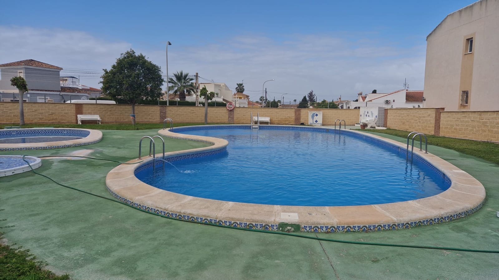 3 quarto Bungalow para venda em Torrevieja com piscina - 130 000 € (Ref: 9895003)