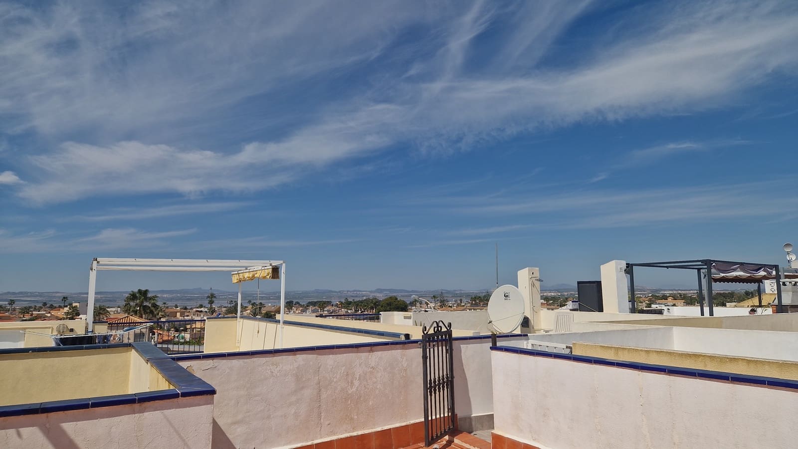 3 quarto Bungalow para venda em Torrevieja com piscina - 130 000 € (Ref: 9895003)