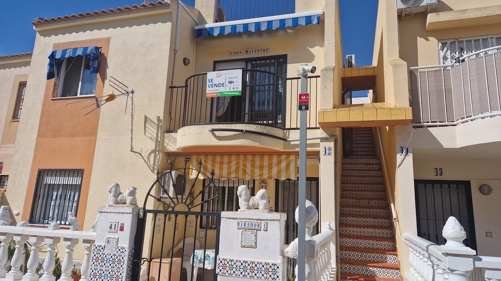 3 quarto Bungalow para venda em Torrevieja com piscina - 130 000 € (Ref: 9895003)