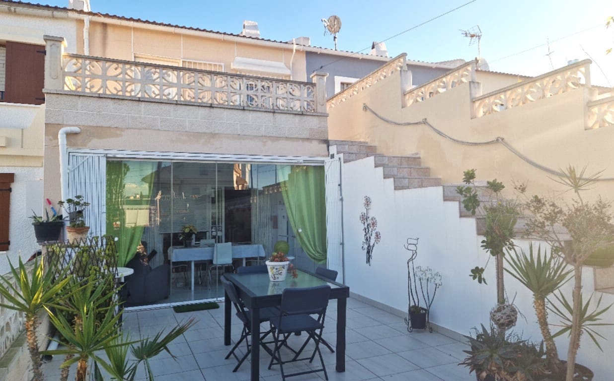 Adosado de 3 habitaciones en Torrevieja en venta con garaje - 169.999 € (Ref: 9895462)