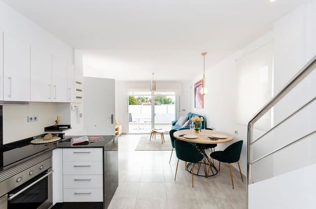 3 sypialnia Dom na sprzedaż w La Siesta, Torrevieja z basenem garażem - 424 000 € (Ref: 9898437)