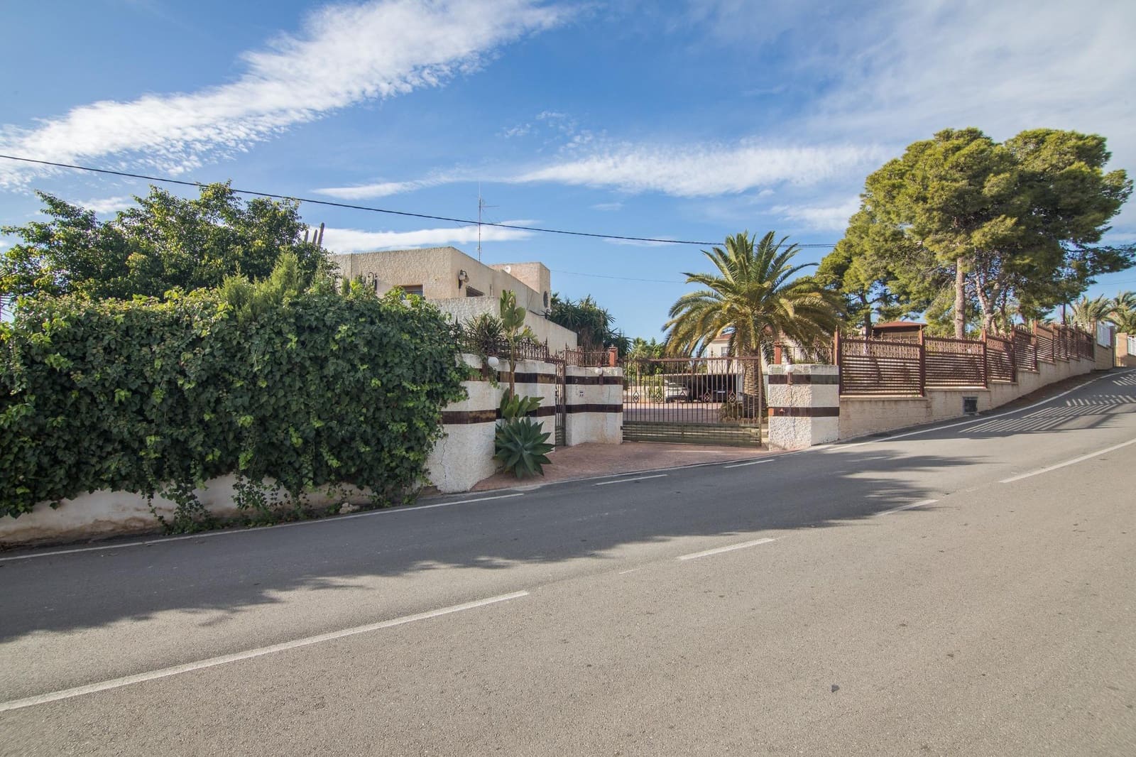 5 bedroom Villa for sale in Elche / Elx with garage - € 448,000 (Ref: 10055621)