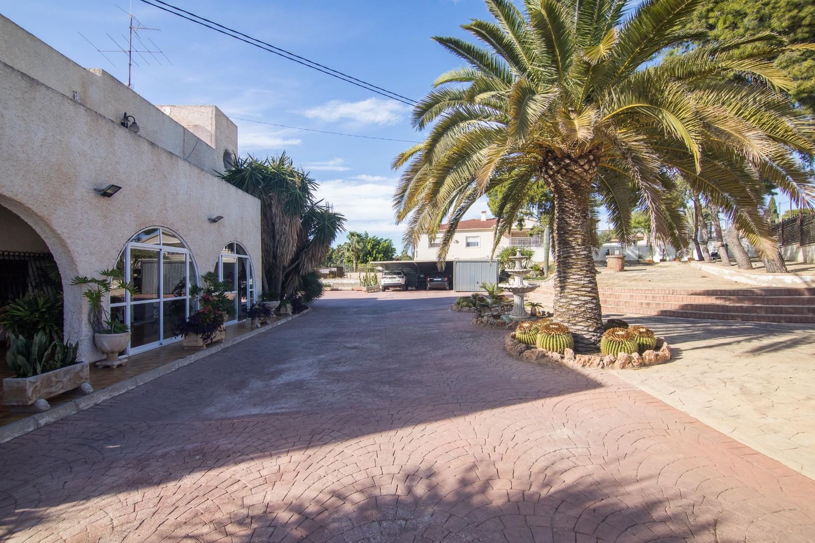 5 bedroom Villa for sale in Elche / Elx with garage - € 448,000 (Ref: 10055621)