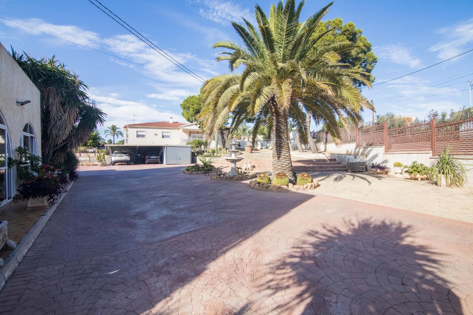 5 bedroom Villa for sale in Elche / Elx with garage - € 448,000 (Ref: 10055621)