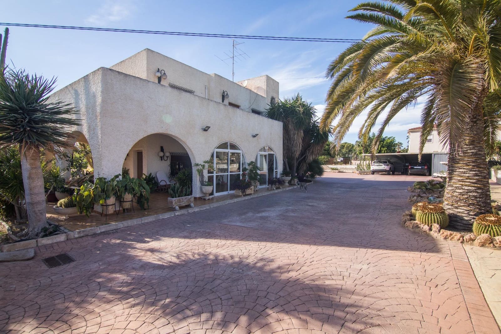 5 bedroom Villa for sale in Elche / Elx with garage - € 448,000 (Ref: 10055621)