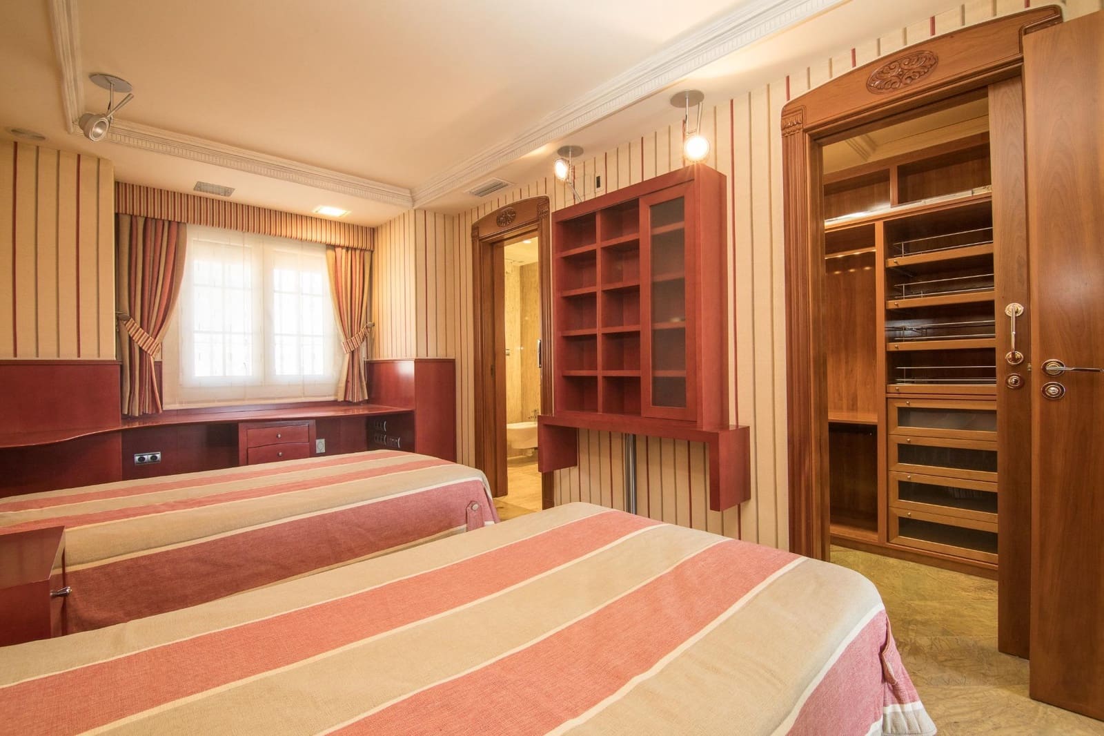 7 sypialnia Willa na sprzedaż w Elche / Elx z basenem garażem - 1 650 000 € (Ref: 10055632)