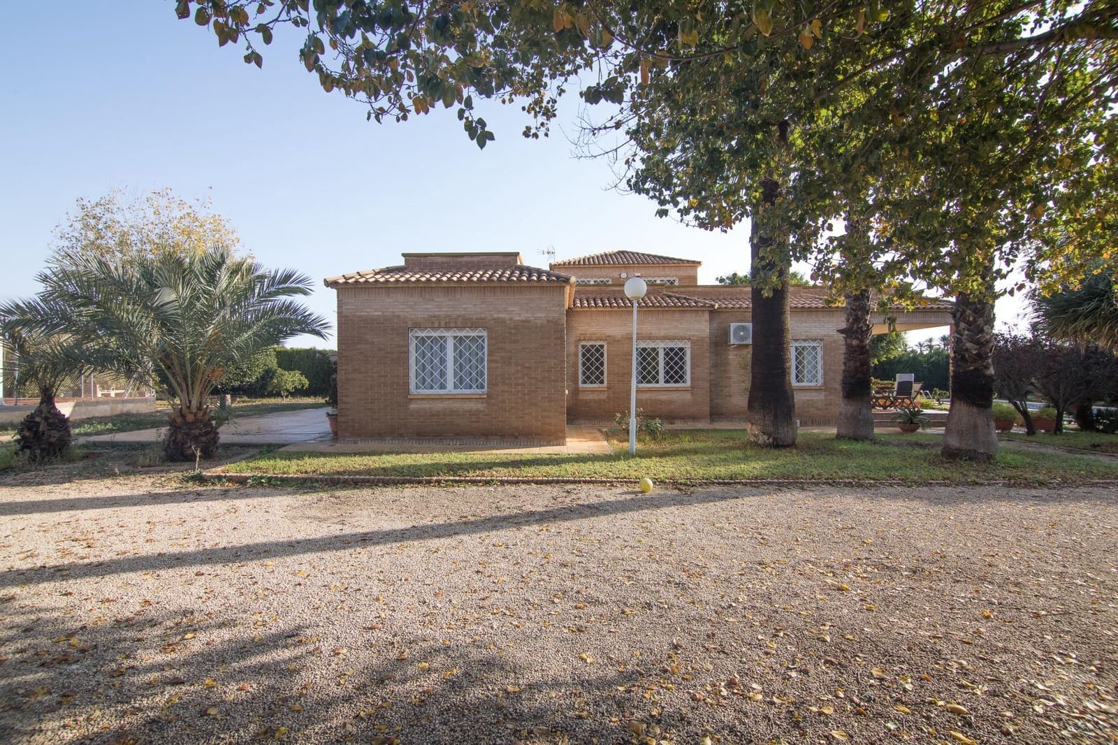 5 bedroom Villa for sale in Elche / Elx with pool garage - € 645,000 (Ref: 10055635)