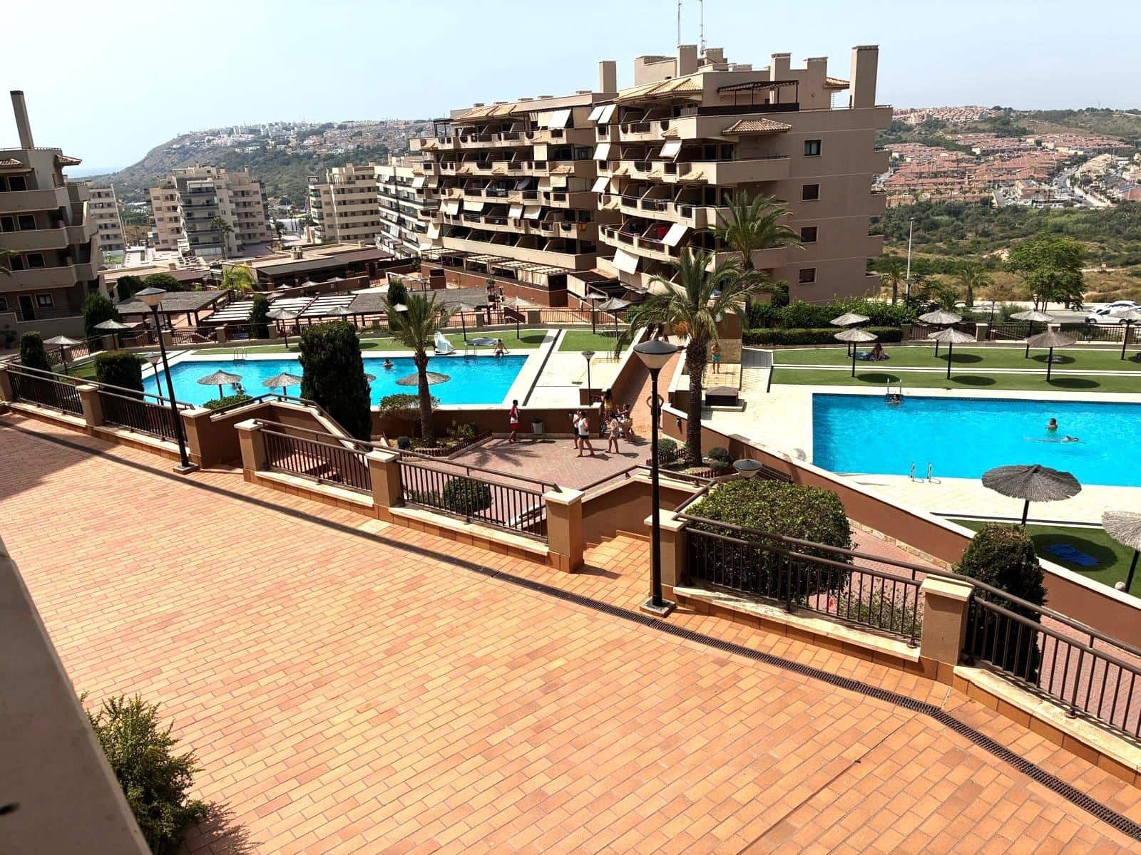 2 slaapkamer Flat te koop in Arenales del Sol met zwembad garage - € 290.000 (Ref: 10098519)