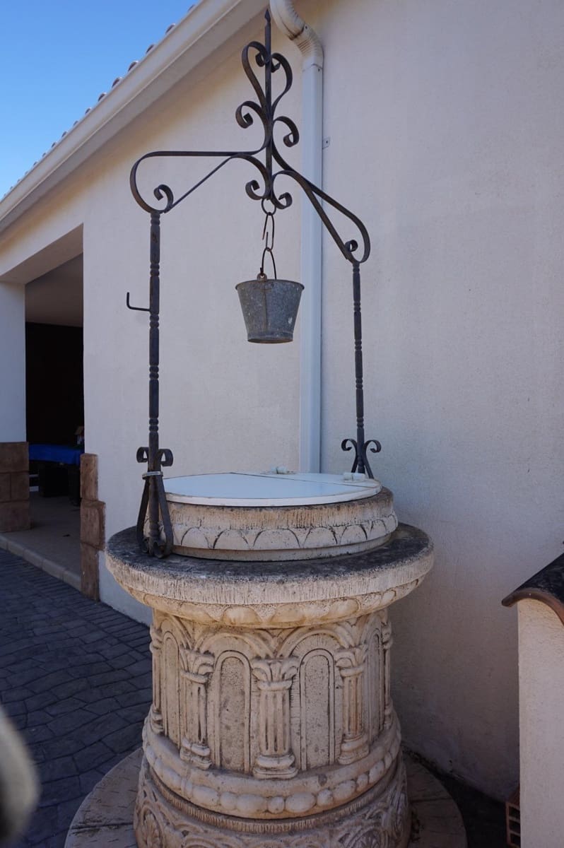 Chalet de 3 habitaciones en Perleta en venta con piscina - 435.000 € (Ref: 10100270)