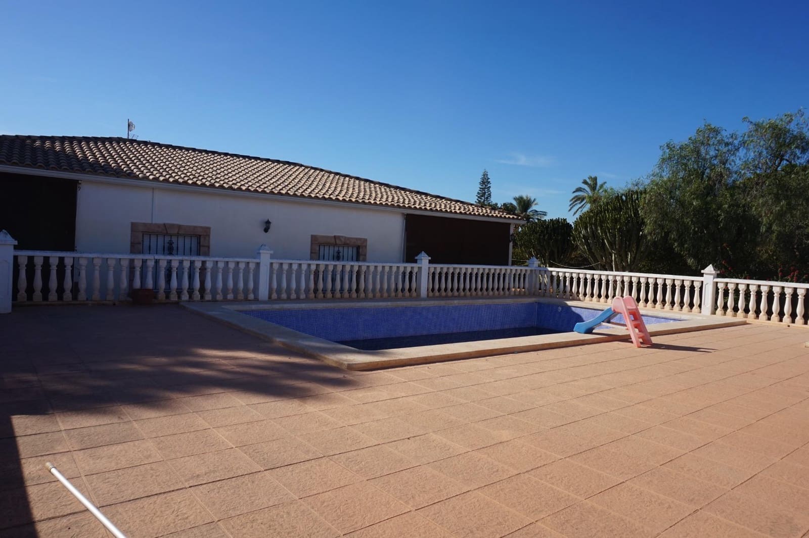 Chalet de 3 habitaciones en Perleta en venta con piscina - 435.000 € (Ref: 10100270)