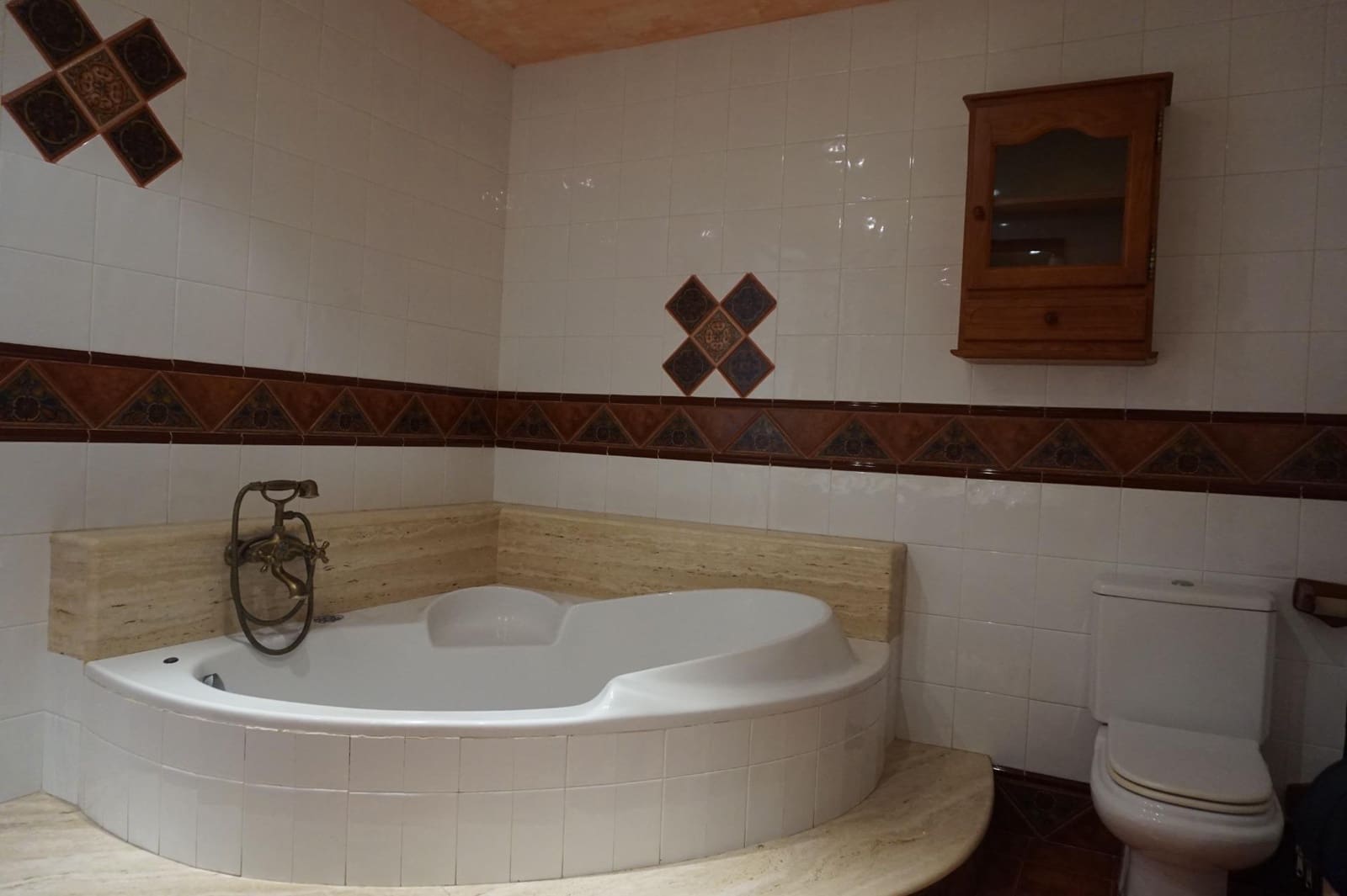 Chalet de 3 habitaciones en Perleta en venta con piscina - 435.000 € (Ref: 10100270)