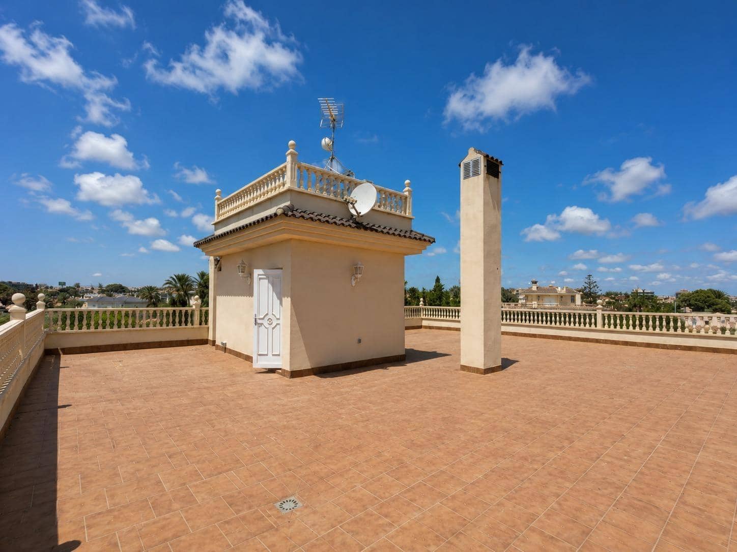 12 slaapkamer Villa te koop in Cabo Roig met zwembad - € 1.750.000 (Ref: 10005709)