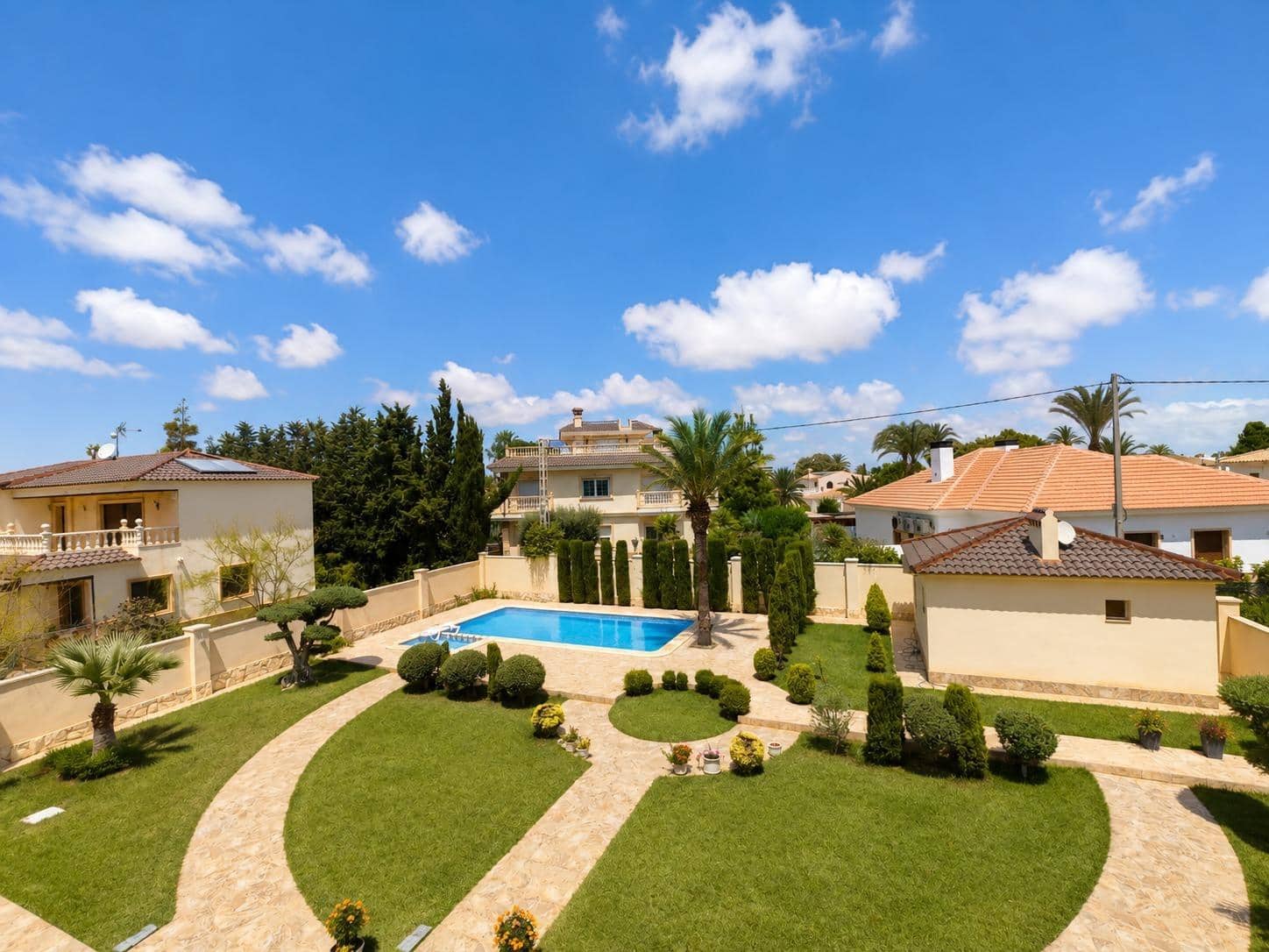 12 slaapkamer Villa te koop in Cabo Roig met zwembad - € 1.750.000 (Ref: 10005709)