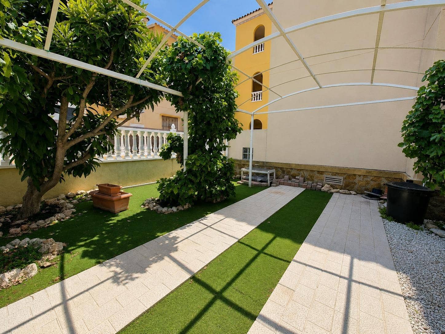 Bungalow de 2 habitaciones en Orihuela Costa en venta con piscina garaje - 225.000 € (Ref: 10013417)