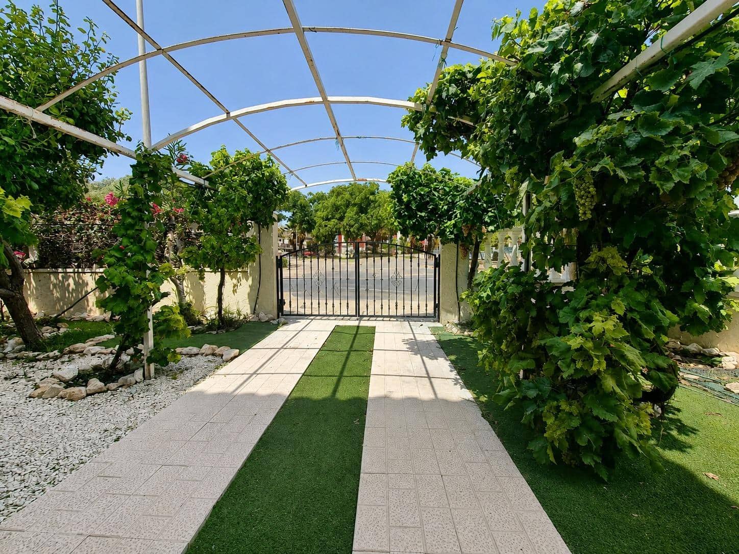 Bungalow de 2 habitaciones en Orihuela Costa en venta con piscina garaje - 225.000 € (Ref: 10013417)
