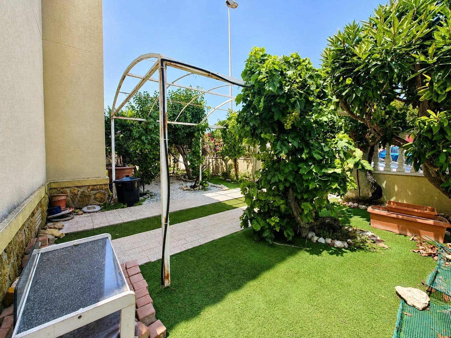 Bungalow de 2 habitaciones en Orihuela Costa en venta con piscina garaje - 225.000 € (Ref: 10013417)
