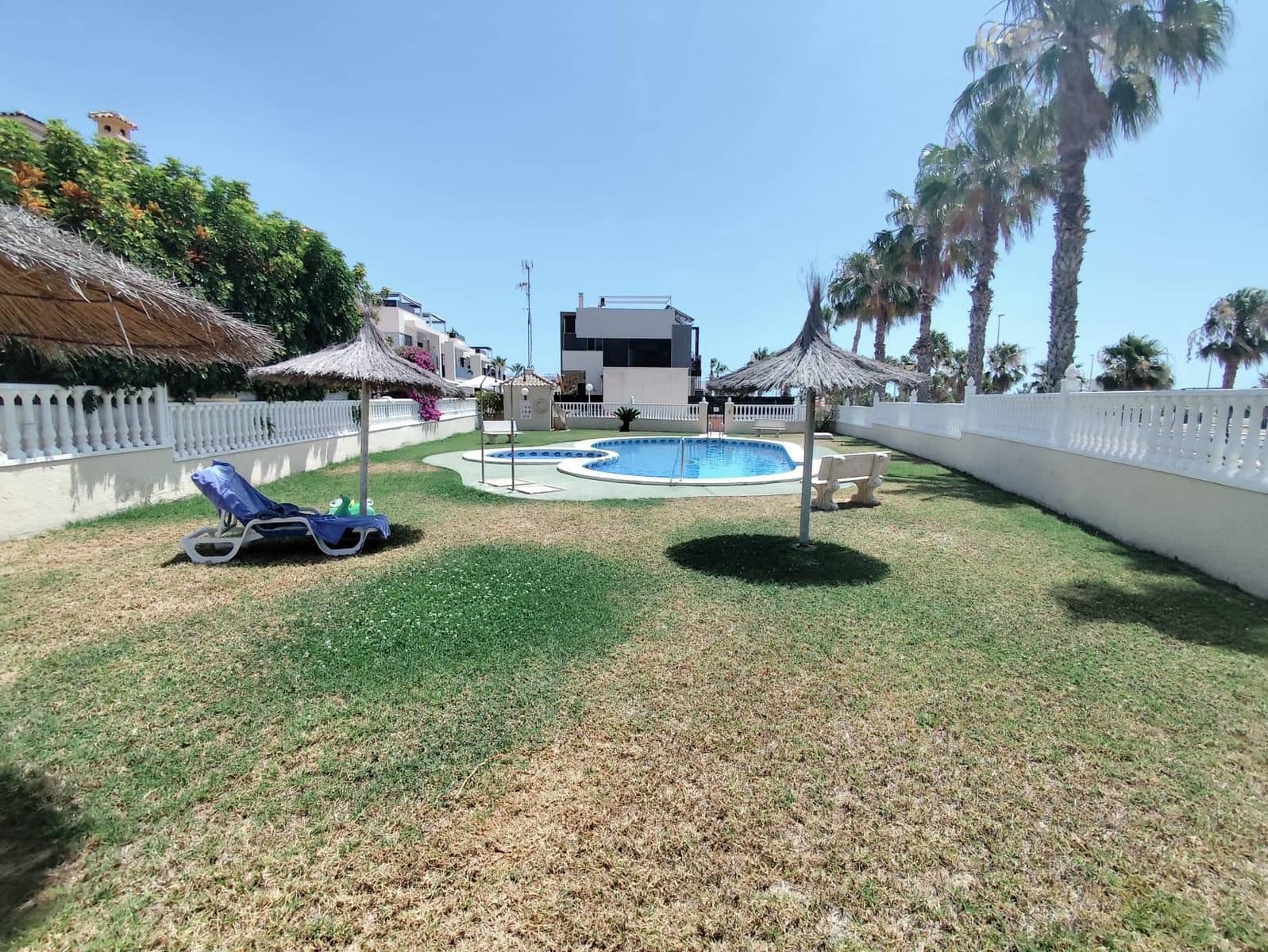 Bungalow de 2 habitaciones en Orihuela Costa en venta con piscina garaje - 225.000 € (Ref: 10013417)