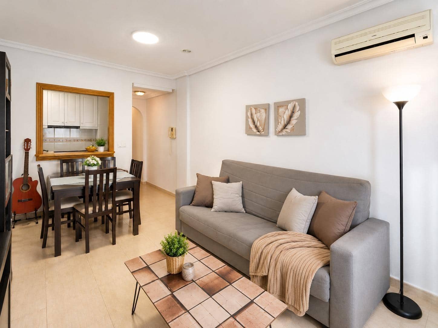 2 soverom Leilighet til salgs i Torrevieja med svømmebasseng - € 165 000 (Ref: 10015657)