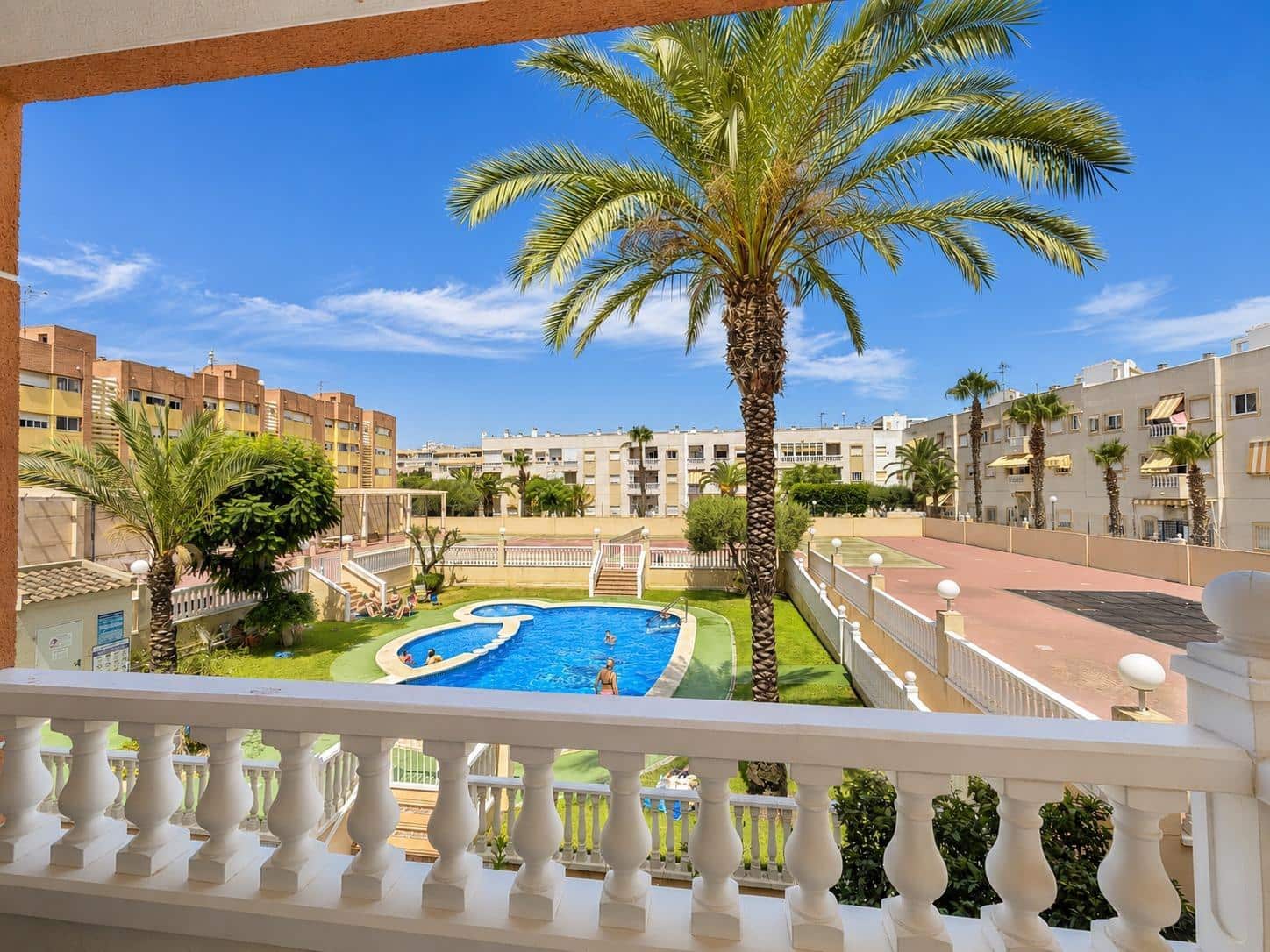 2 soverom Leilighet til salgs i Torrevieja med svømmebasseng - € 165 000 (Ref: 10015657)