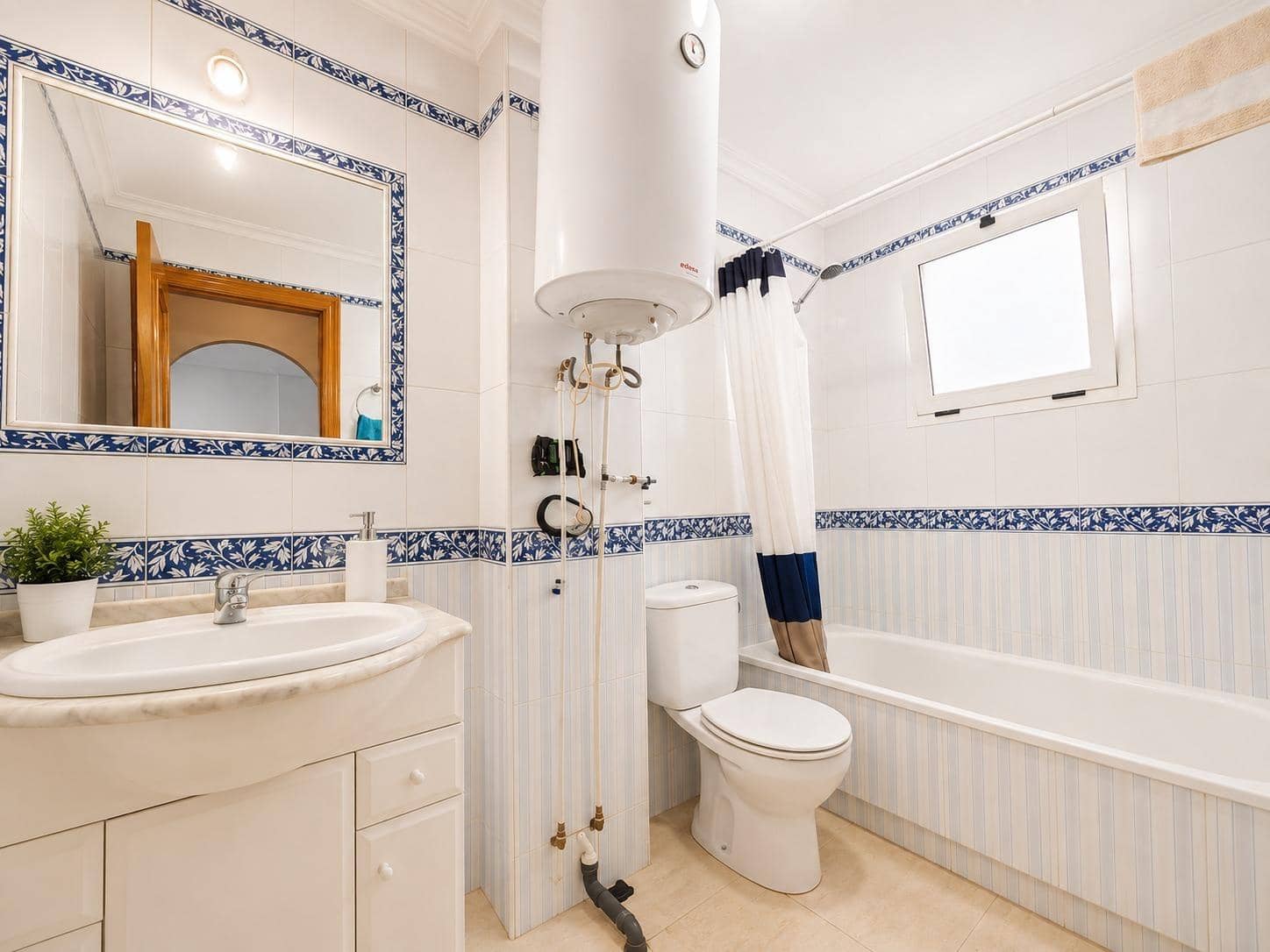 2 soverom Leilighet til salgs i Torrevieja med svømmebasseng - € 165 000 (Ref: 10015657)