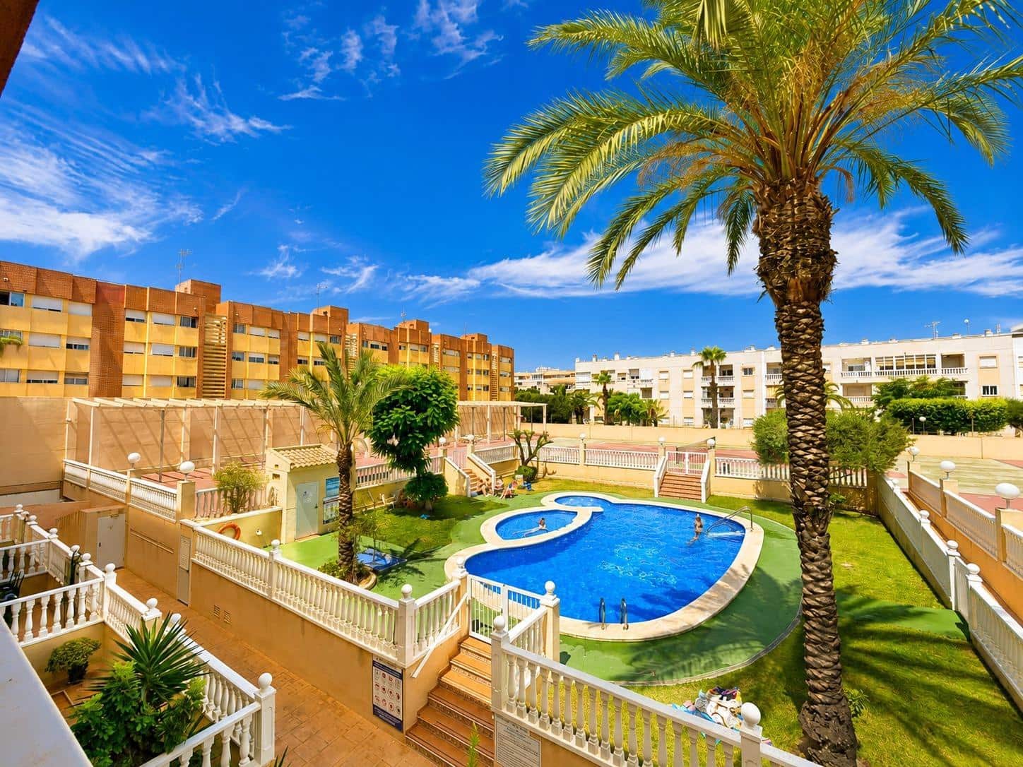 2 soverom Leilighet til salgs i Torrevieja med svømmebasseng - € 165 000 (Ref: 10015657)