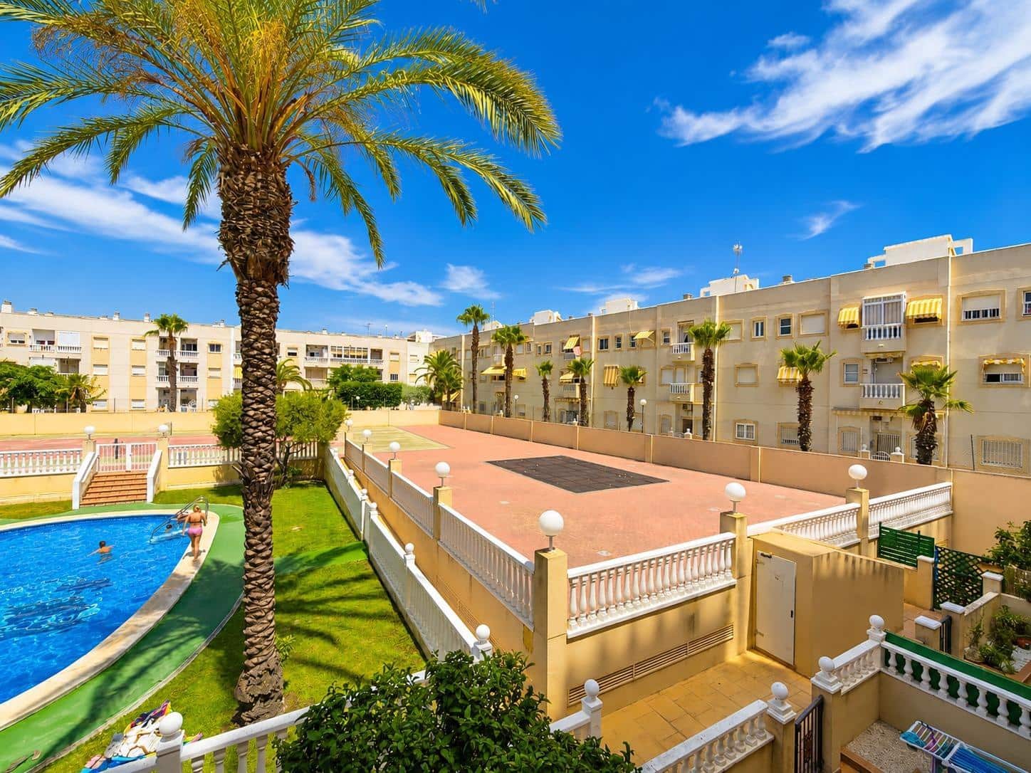 2 soverom Leilighet til salgs i Torrevieja med svømmebasseng - € 165 000 (Ref: 10015657)