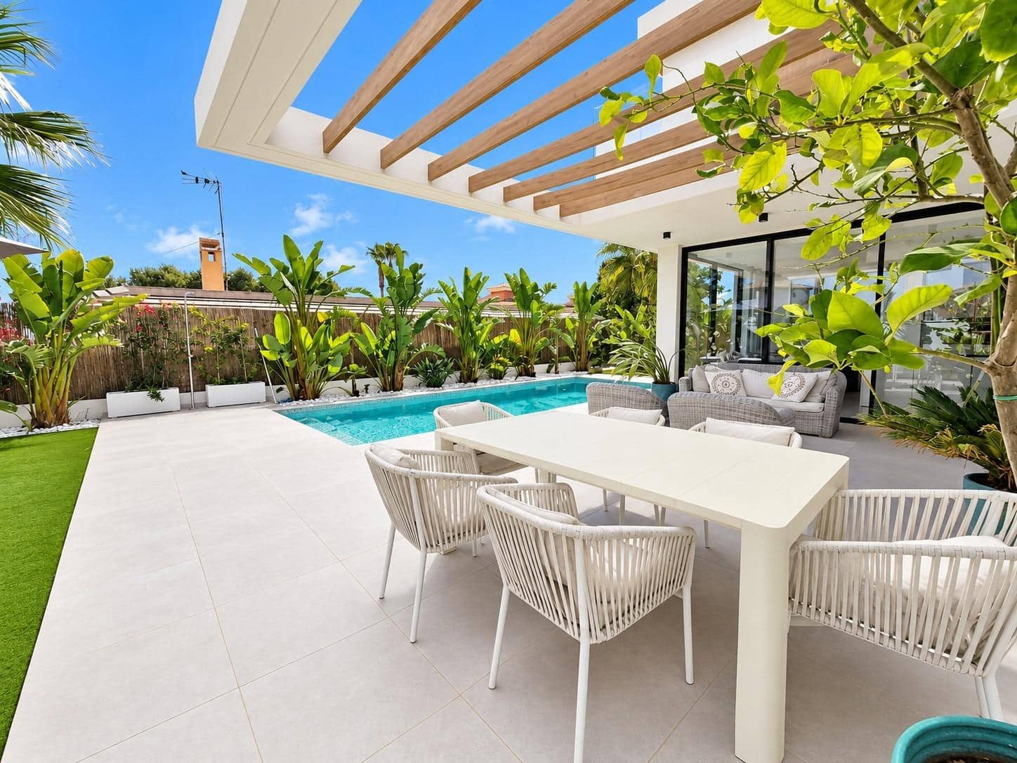 Chalet de 3 habitaciones en Orihuela Costa en venta con piscina garaje - 749.000 € (Ref: 10081357)