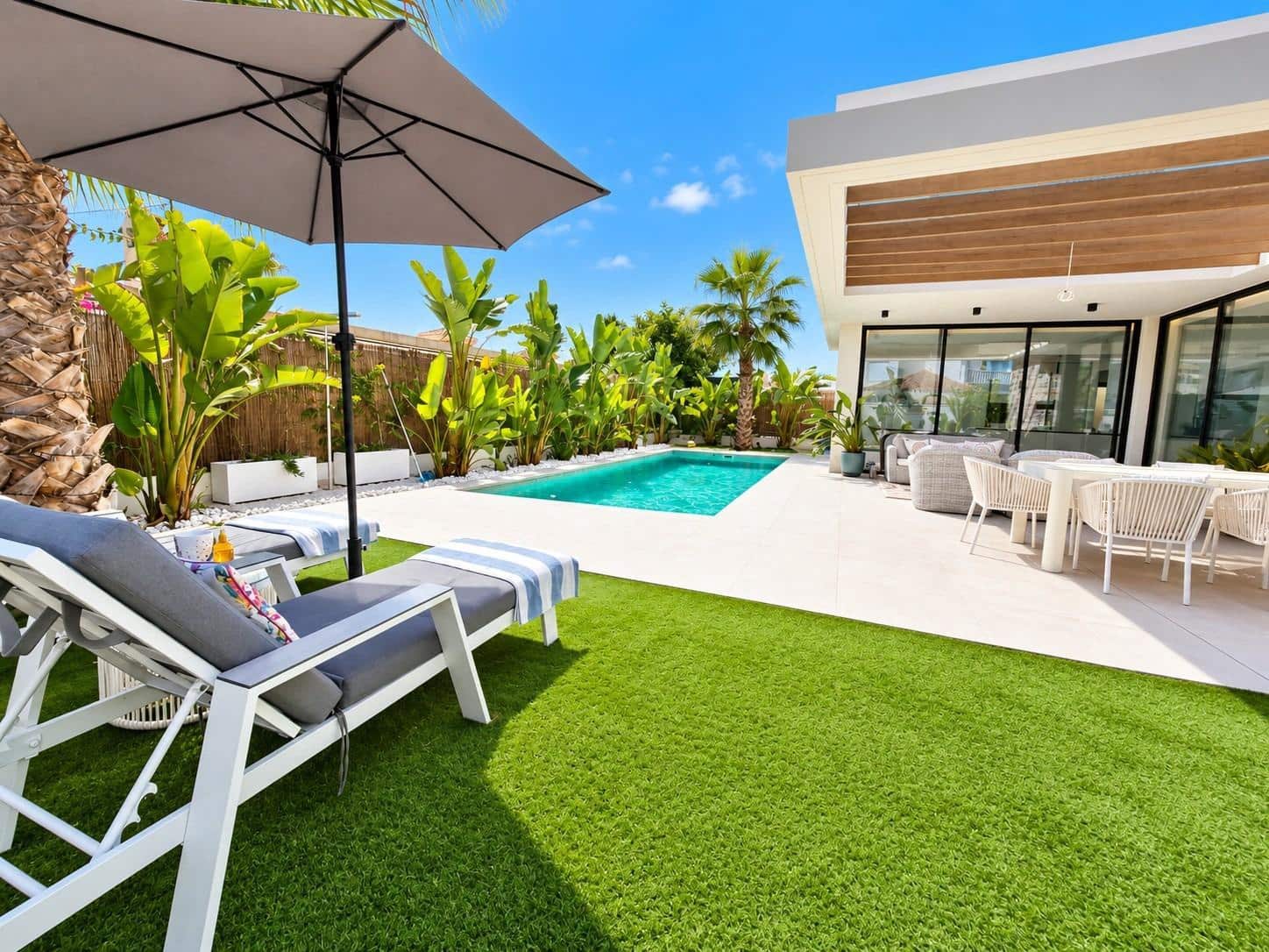 Chalet de 3 habitaciones en Orihuela Costa en venta con piscina garaje - 749.000 € (Ref: 10081357)