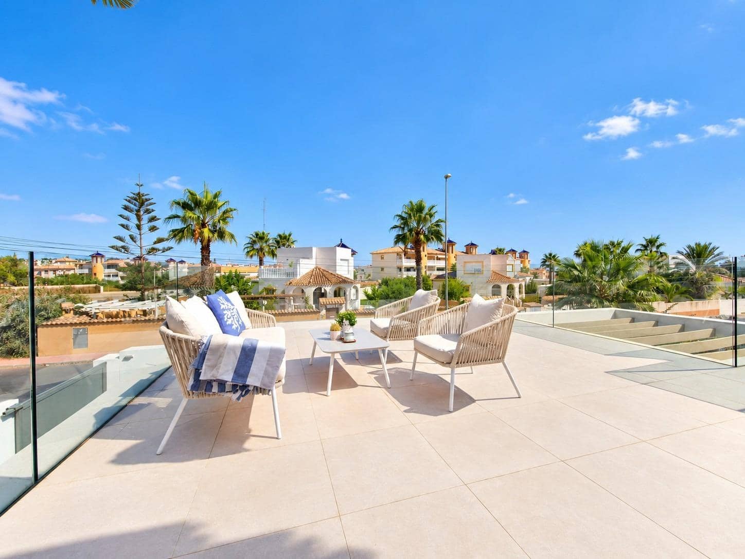 Chalet de 3 habitaciones en Orihuela Costa en venta con piscina garaje - 749.000 € (Ref: 10081357)