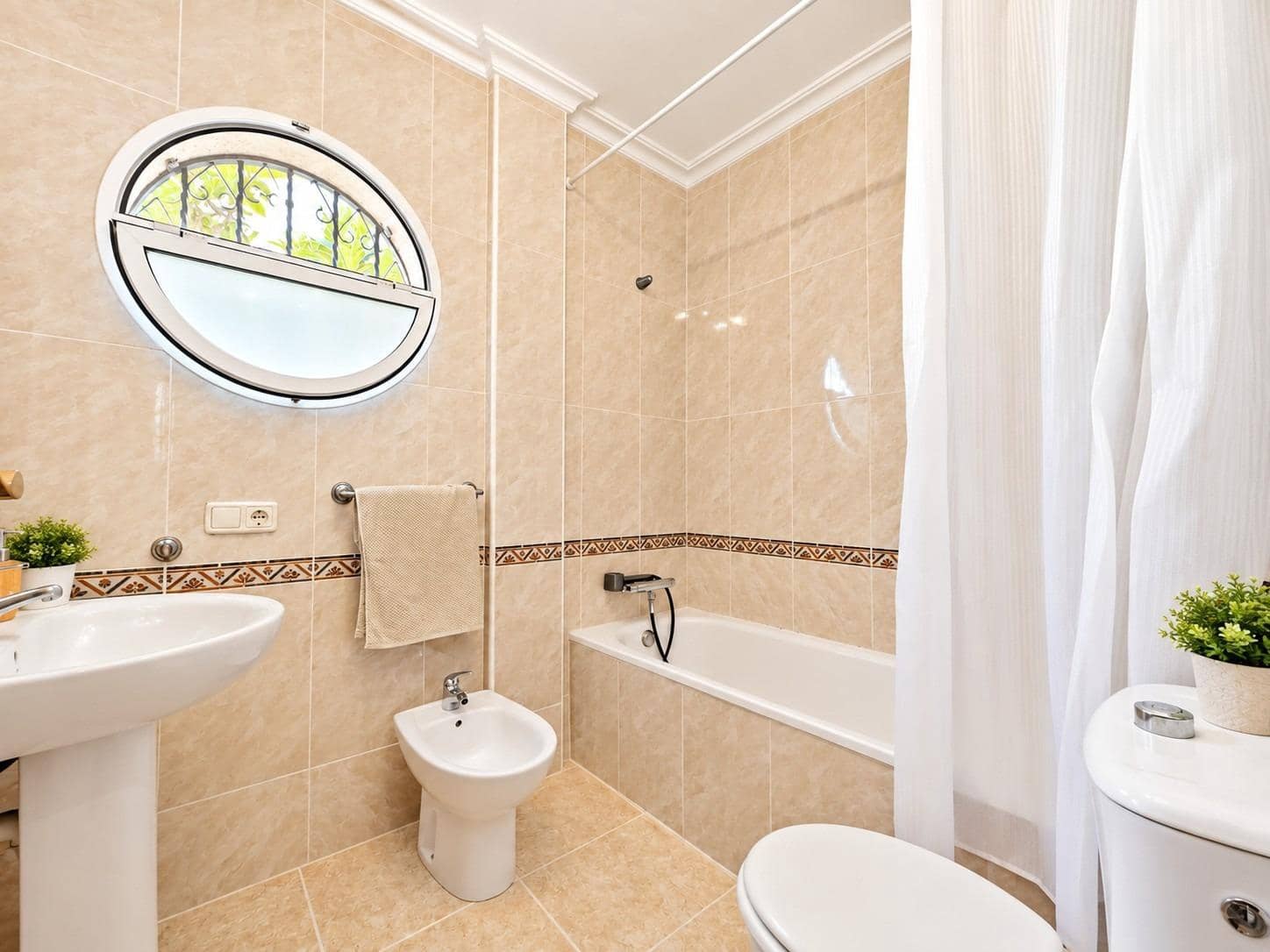 3 soveværelse Villa til salg i Filipinas med swimmingpool - € 369.000 (Ref: 10089781)