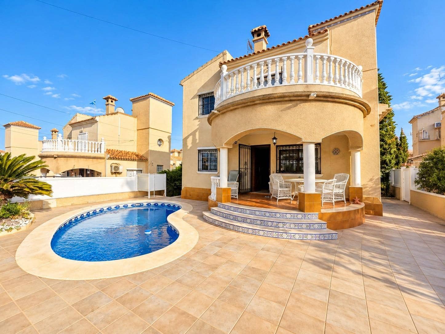 3 soveværelse Villa til salg i Filipinas med swimmingpool - € 369.000 (Ref: 10089781)