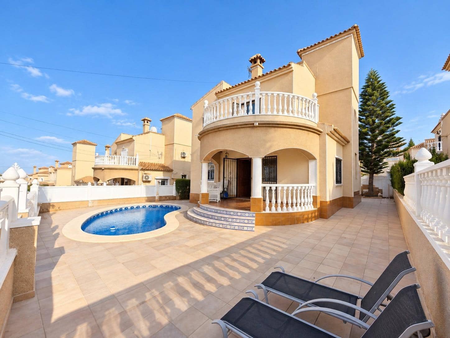 3 soveværelse Villa til salg i Filipinas med swimmingpool - € 369.000 (Ref: 10089781)