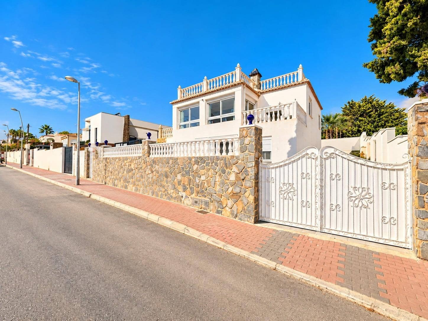 5 soverom Villa til salgs i Torrevieja - € 599 000 (Ref: 10102701)