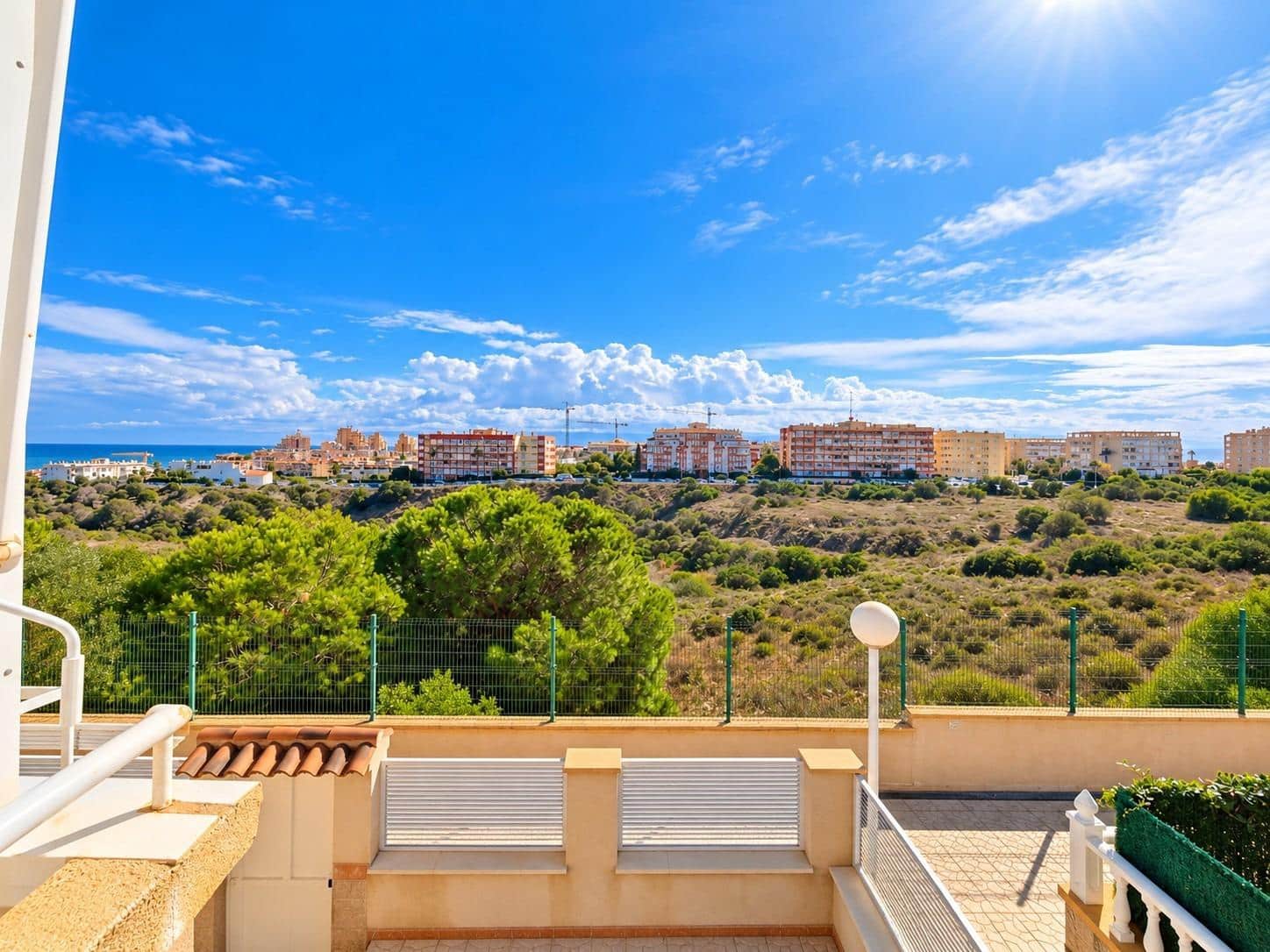 2 makuuhuone Bungalow myytävänä paikassa Torrevieja - 199 000 € (Ref: 10165126)