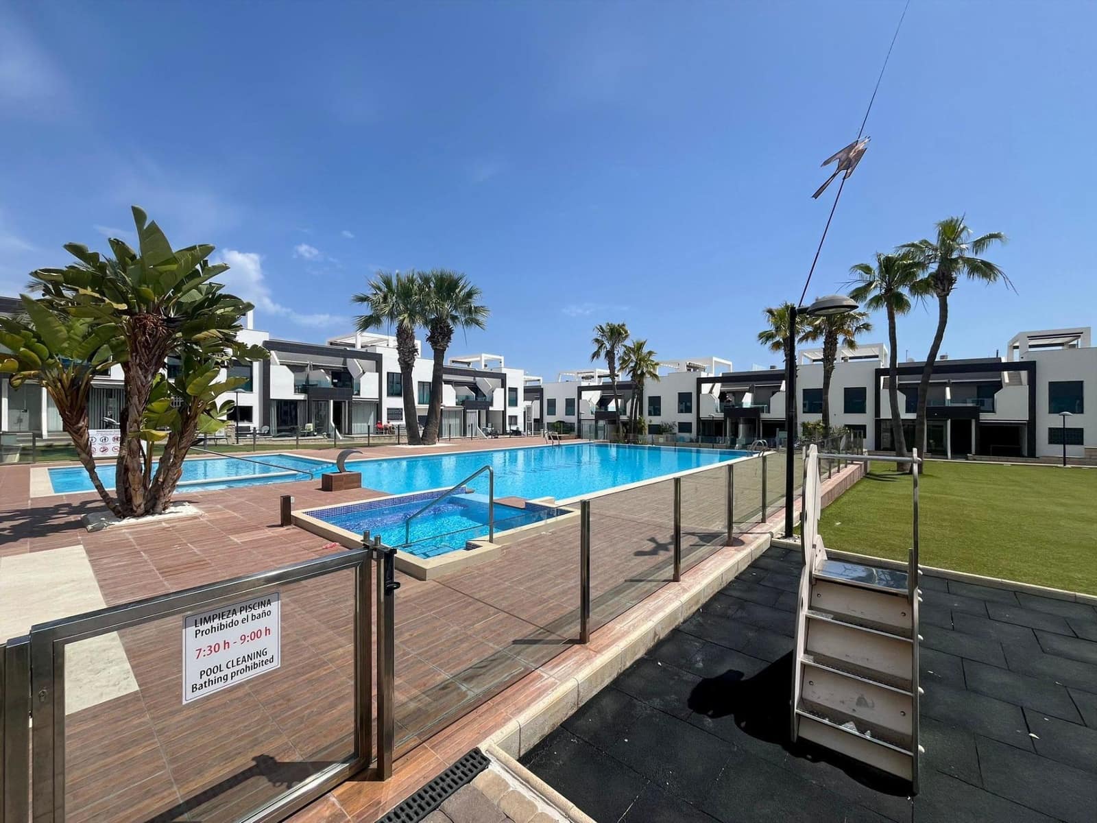 2 sypialnia Bungalow na sprzedaż w La Zenia - 267 000 € (Ref: 9908737)