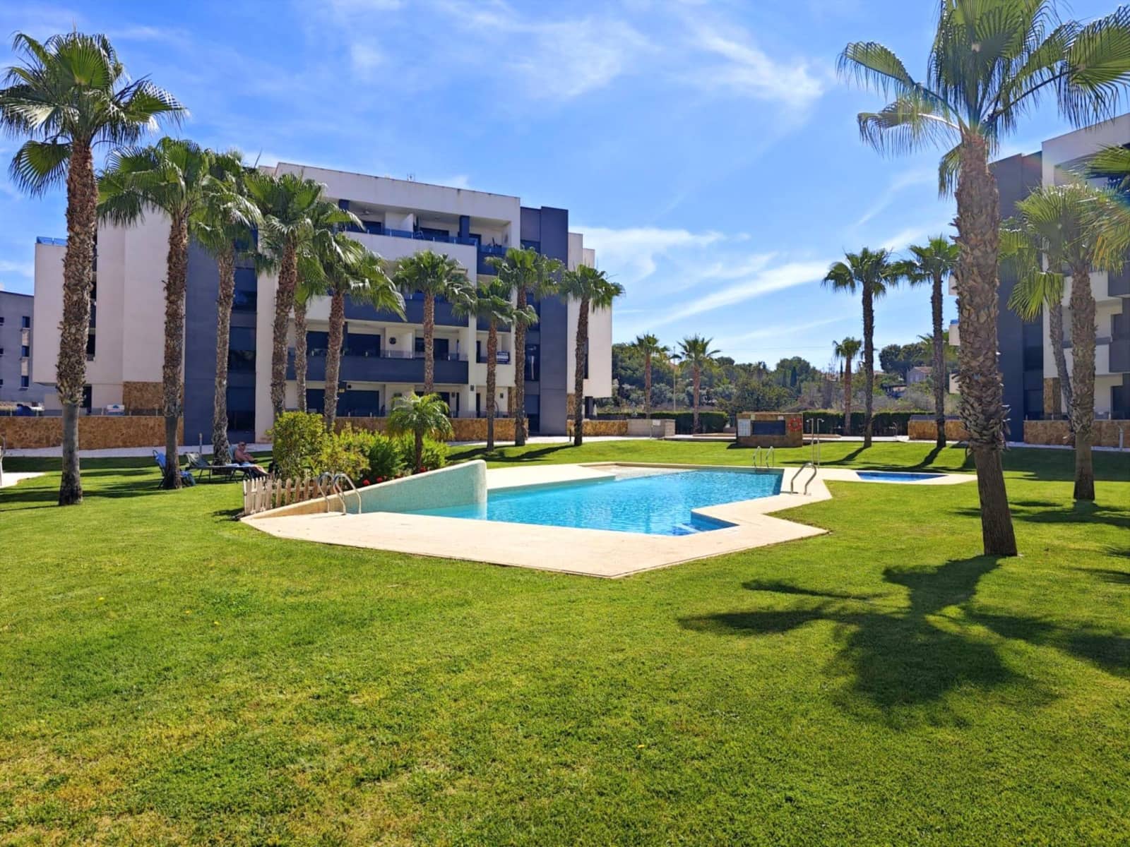 Apartamento de 2 habitaciones en Orihuela Costa en venta con garaje - 249.000 € (Ref: 9908738)