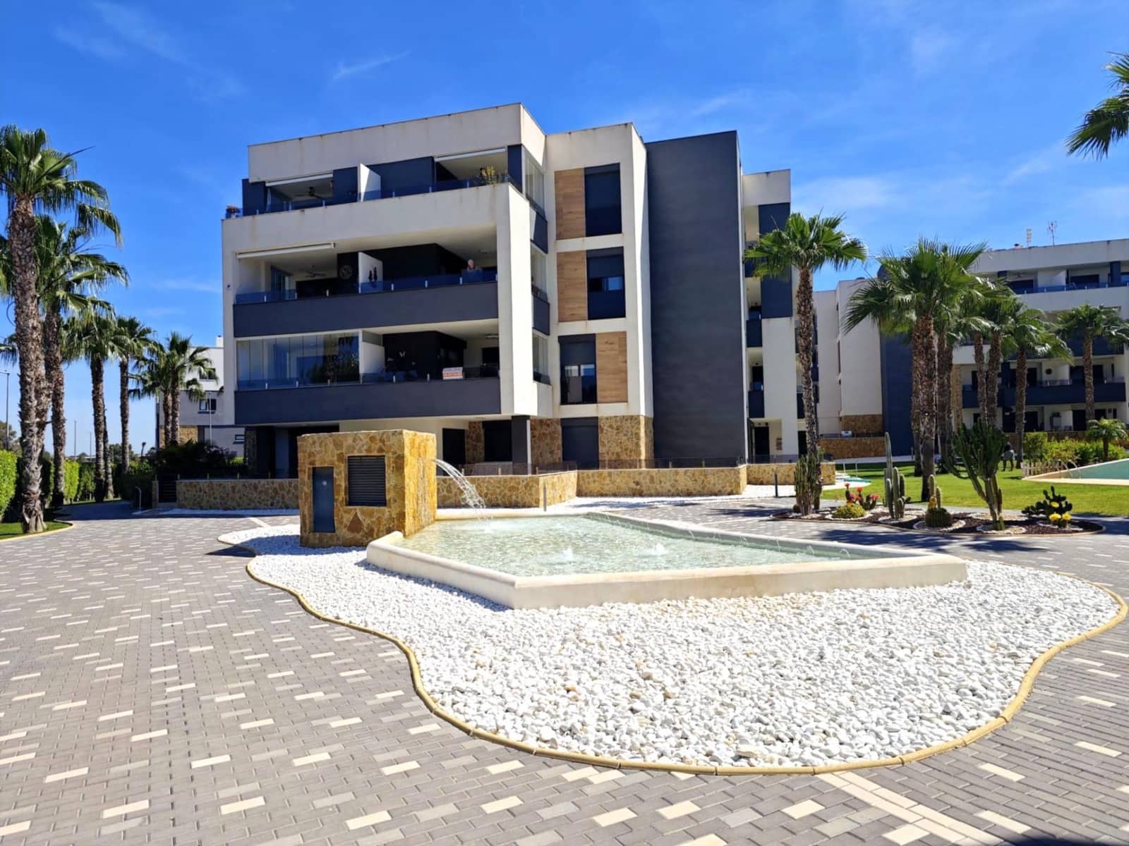 Apartamento de 2 habitaciones en Orihuela Costa en venta con garaje - 249.000 € (Ref: 9908738)