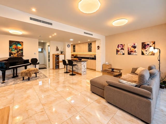 Chalet de 3 habitaciones en Orihuela Costa, Orihuela en venta con piscina garaje - 469.000 € (Ref: 9908740)