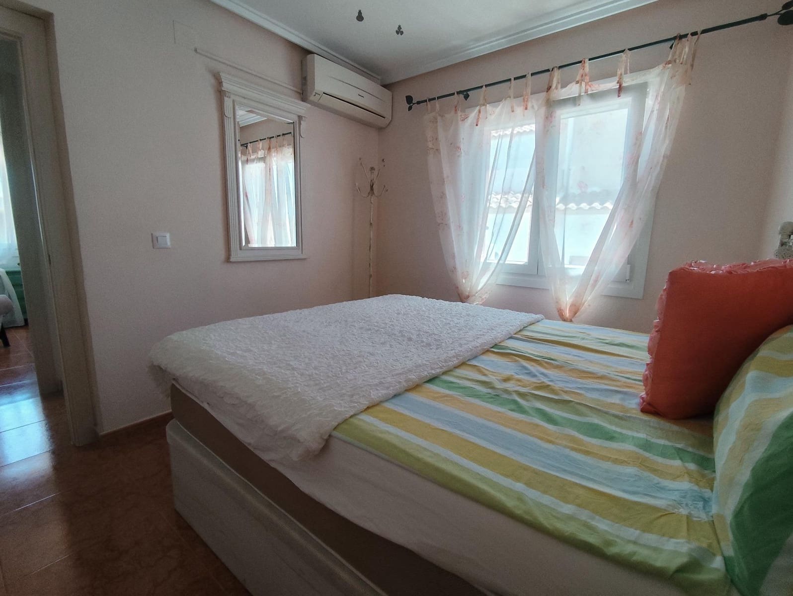Pareado de 4 habitaciones en Orihuela Costa en venta con piscina - 280.000 € (Ref: 9908741)