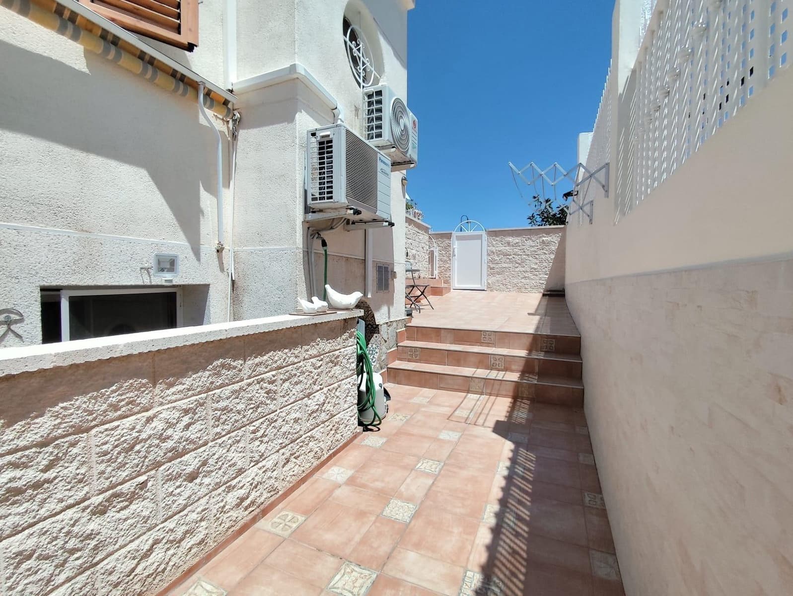 Pareado de 4 habitaciones en Orihuela Costa en venta con piscina - 280.000 € (Ref: 9908741)