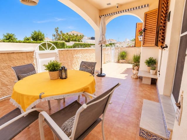 4 slaapkamer Halfvrijstaande villa te koop in Orihuela Costa, Orihuela met zwembad - € 269.000 (Ref: 9908741)
