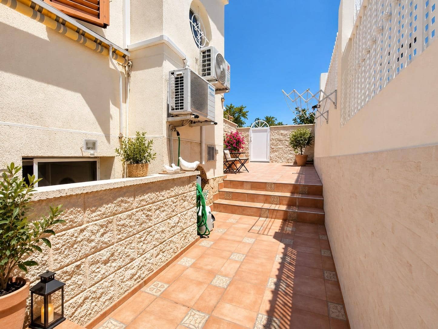 4 bedroom Semi-detached Villa for sale in Orihuela Costa with pool - € 279,000 (Ref: 9908741)